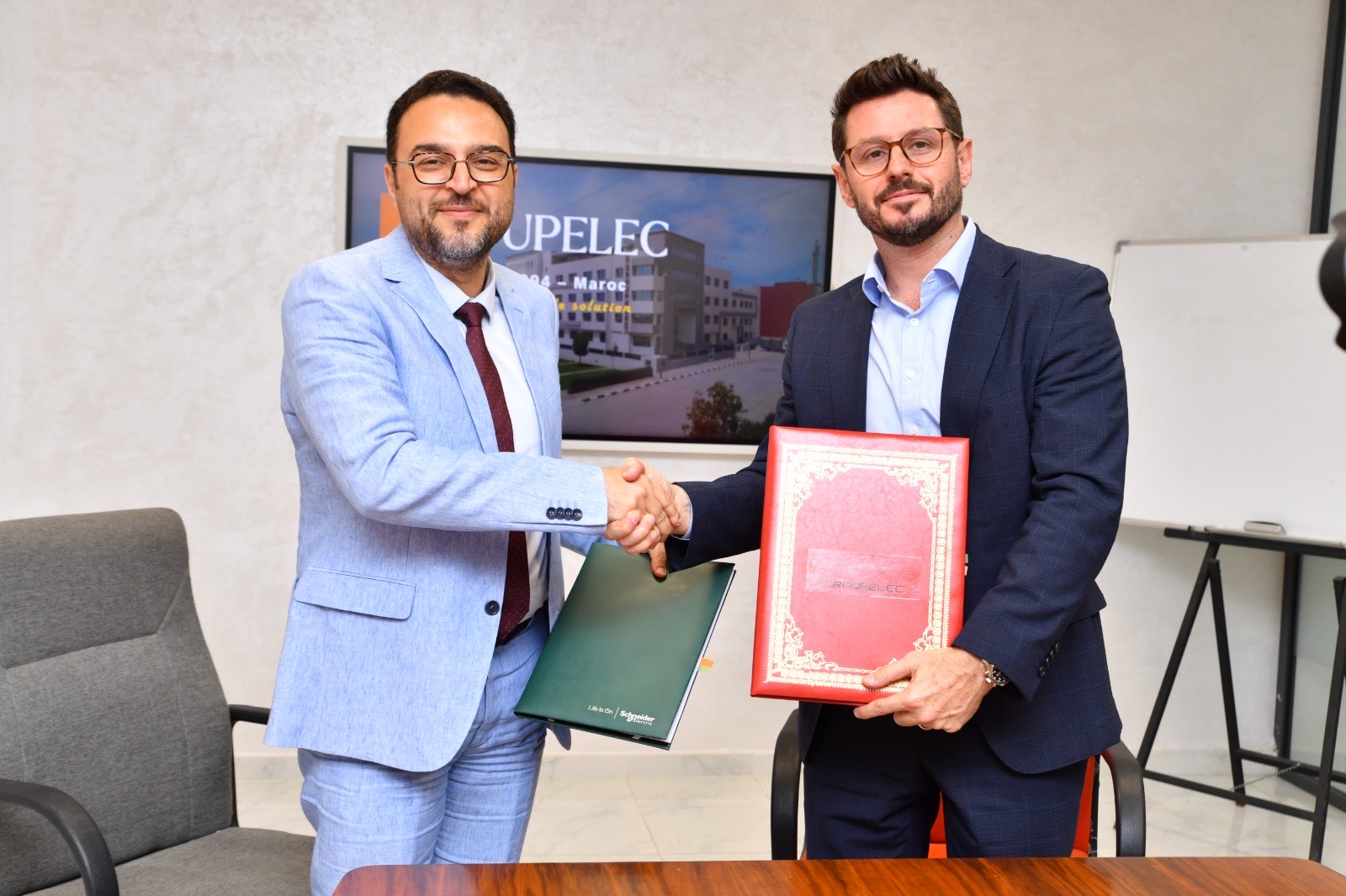 شراكة بين Schneider Electric و Groupelec حلول توزيع الكهرباء