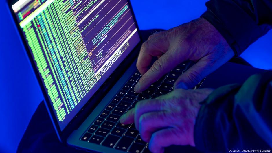ميتا تحذر مستخدمين التطبيقات من سرقة بياناتهم