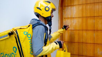 تسوية بين Glovo ومجلس المنافسة تعزز دعم عمال التوصيل
