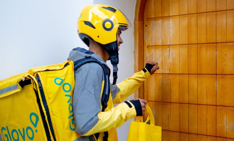 تسوية بين Glovo ومجلس المنافسة تعزز دعم عمال التوصيل