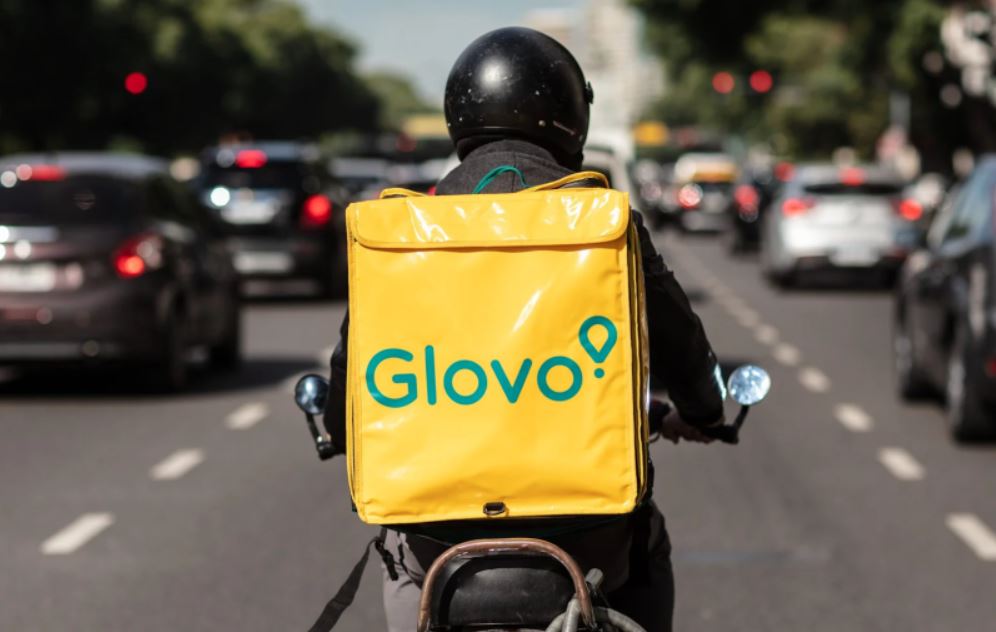 تعليق خدمات "Glovo" في بوسكورة ودار بوعزة لأسباب أمنية وتنظيمية