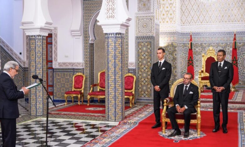 جلالة الملك يستقبل والي بنك المغرب لتقديم التقرير السنوي لسنة 2024