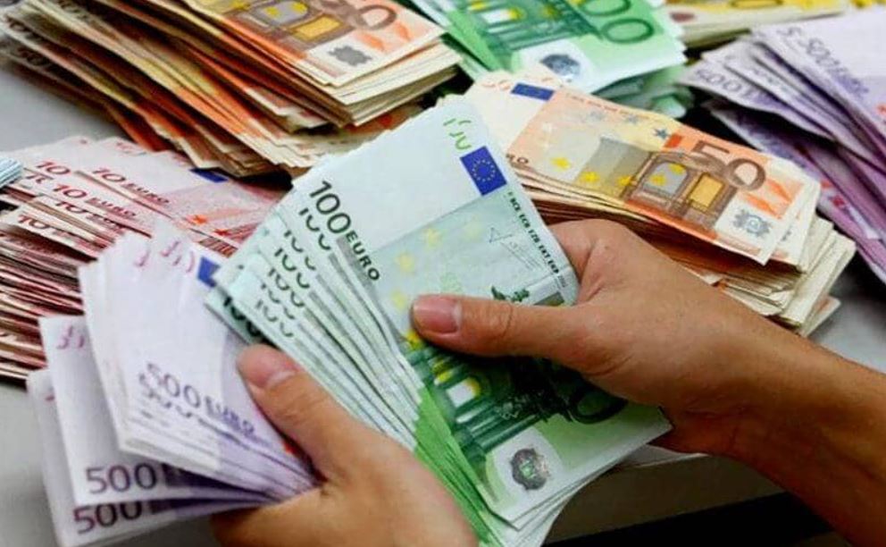 المراقبة الجمركية ترفع حصيلة التصريحات بالعملة إلى 2,5 مليار درهم