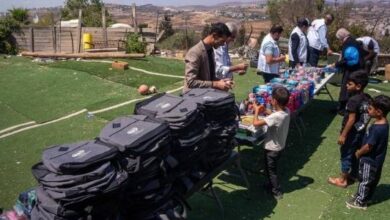 وكالة بيت مال القدس توزع حقائب مدرسية على تلاميذ القدس