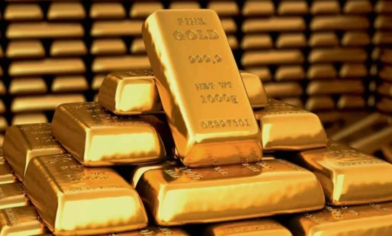 الذهب يلامس مستوى قياسي جديد بأفضل أداء شهري منذ 2011