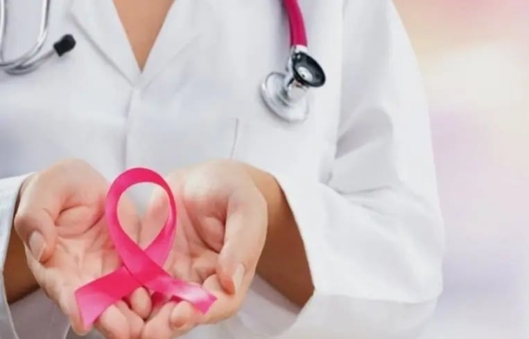 أكتوبر الوردي: تعزيز التوعية والوقاية من سرطانات النساء بالمغرب