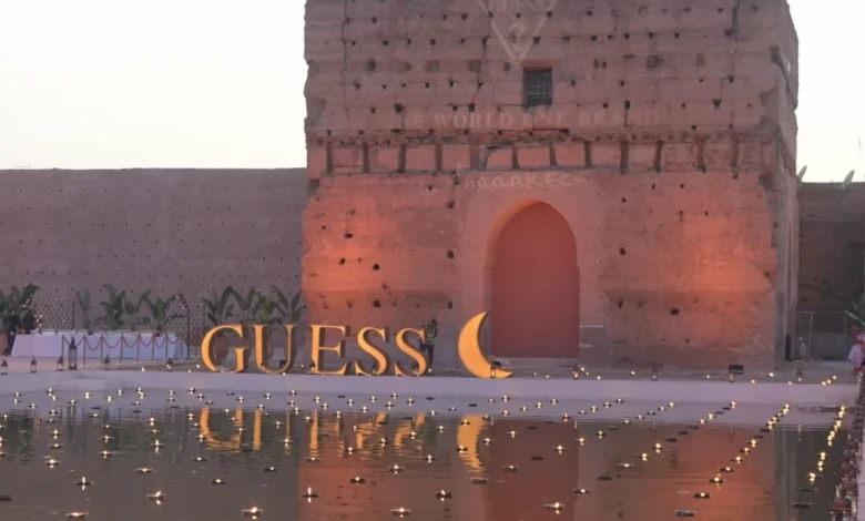 علامة "GUESS" تحتفي بجذورها المغربية في مؤتمر عالمي بمراكش