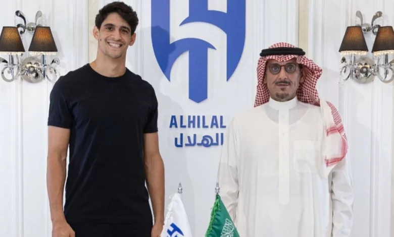 ياسين بونو يجدد عقده مع الهلال السعودي حتى 2028