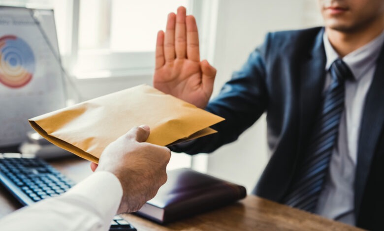 هيئة النزاهة توقف صفقة بوزارة الصحة بسبب شبهة تضارب مصالح