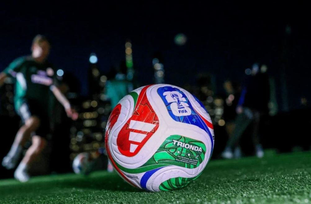 "فيفا" تكشف عن كرة مونديال 2026 "تريوندا" وتبدأ بيع التذاكر