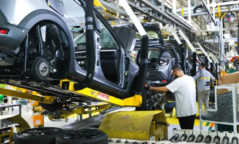 مصنع طنجة يقود سيارة “سانديرو” إلى صدارة السوق الإسبانية