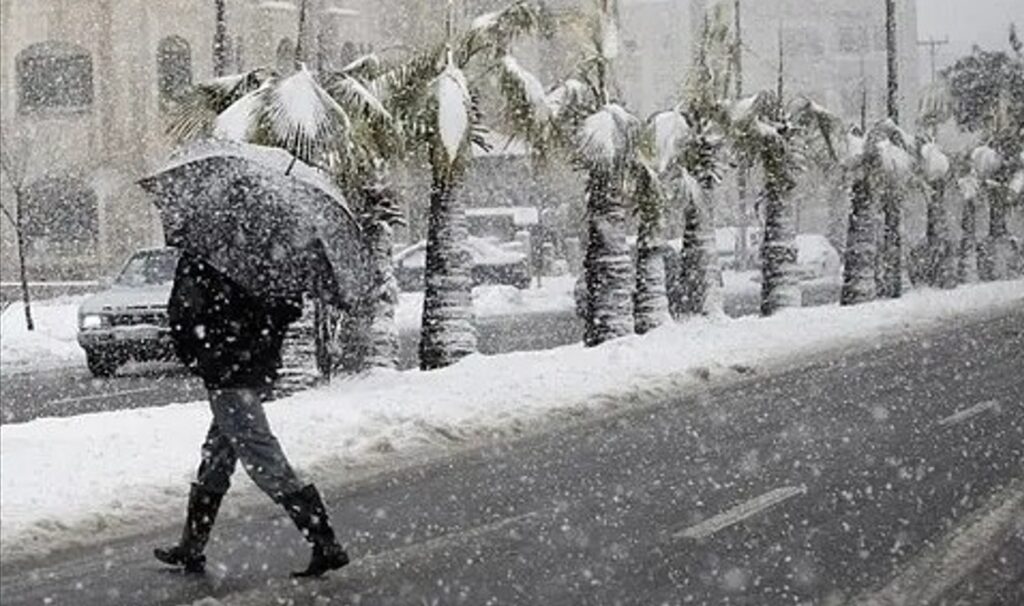 ثلوج وأمطار قوية بعدة مناطق بالمملكة يومي الأحد والاثنين