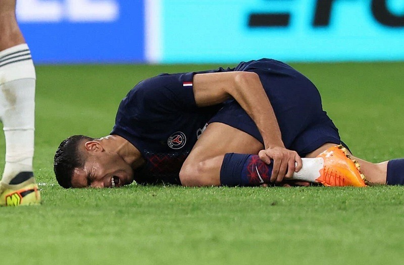 إصابة أشرف حكيمي تُربك باريس سان جيرمان والمنتخب المغربي