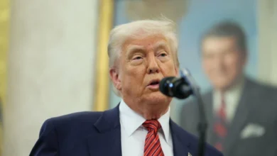 ترامب يعد الأمريكيين بمنحة تبلغ 2000 دولار من عائدات الرسوم الجمركية