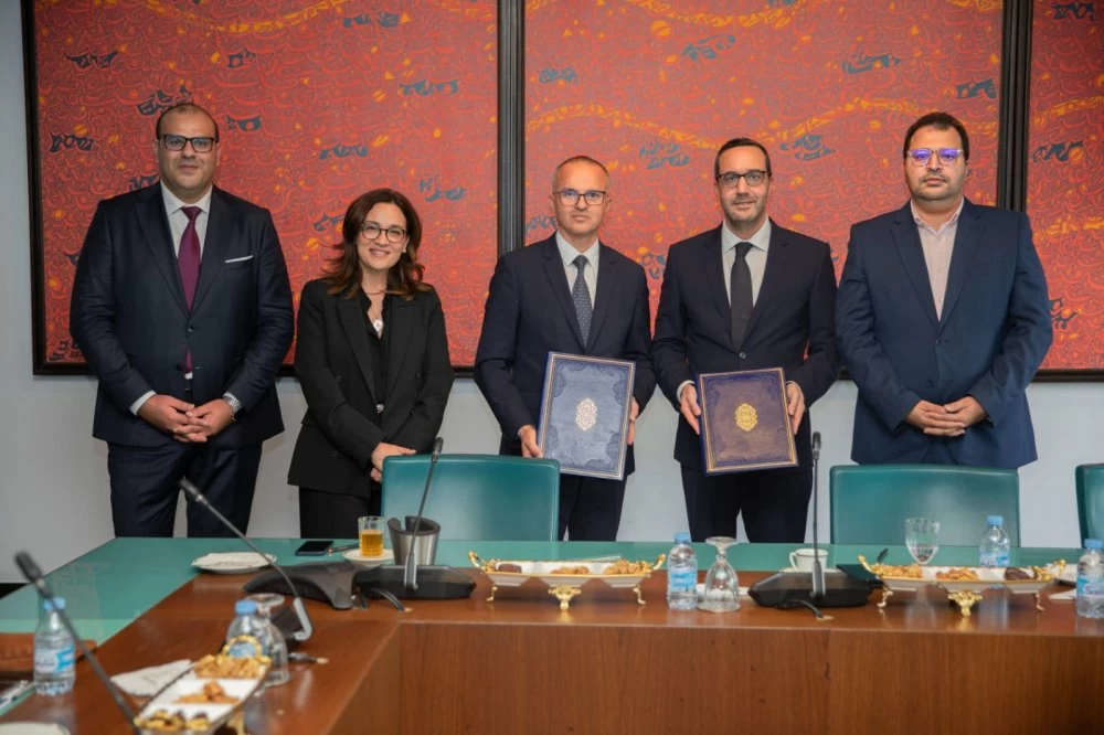 اتفاقية تعاون بين التجاري وفا بنك وISCAE لربط التكوين بسوق الشغل