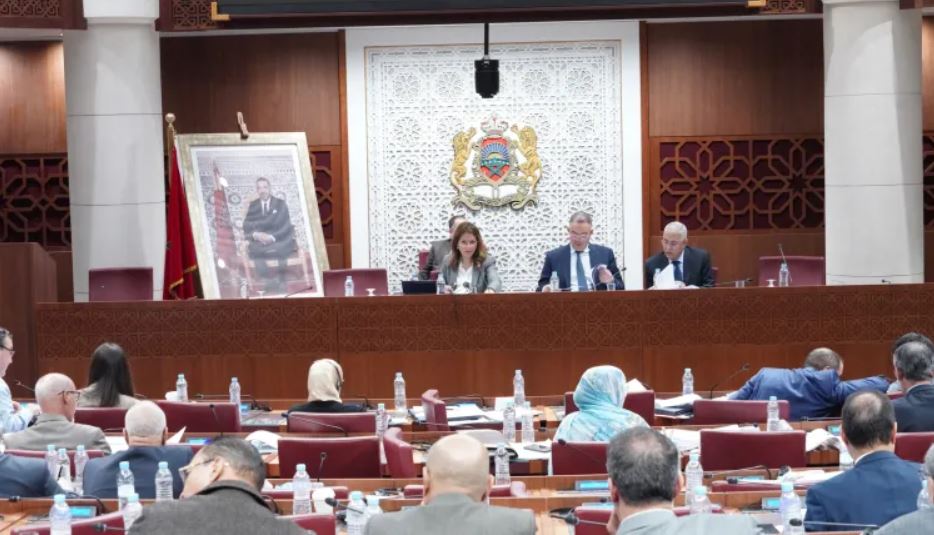 لجنة المالية والتنمية الاقتصادية تصادق على الجزء الأول من مشروع ميزانية 2026