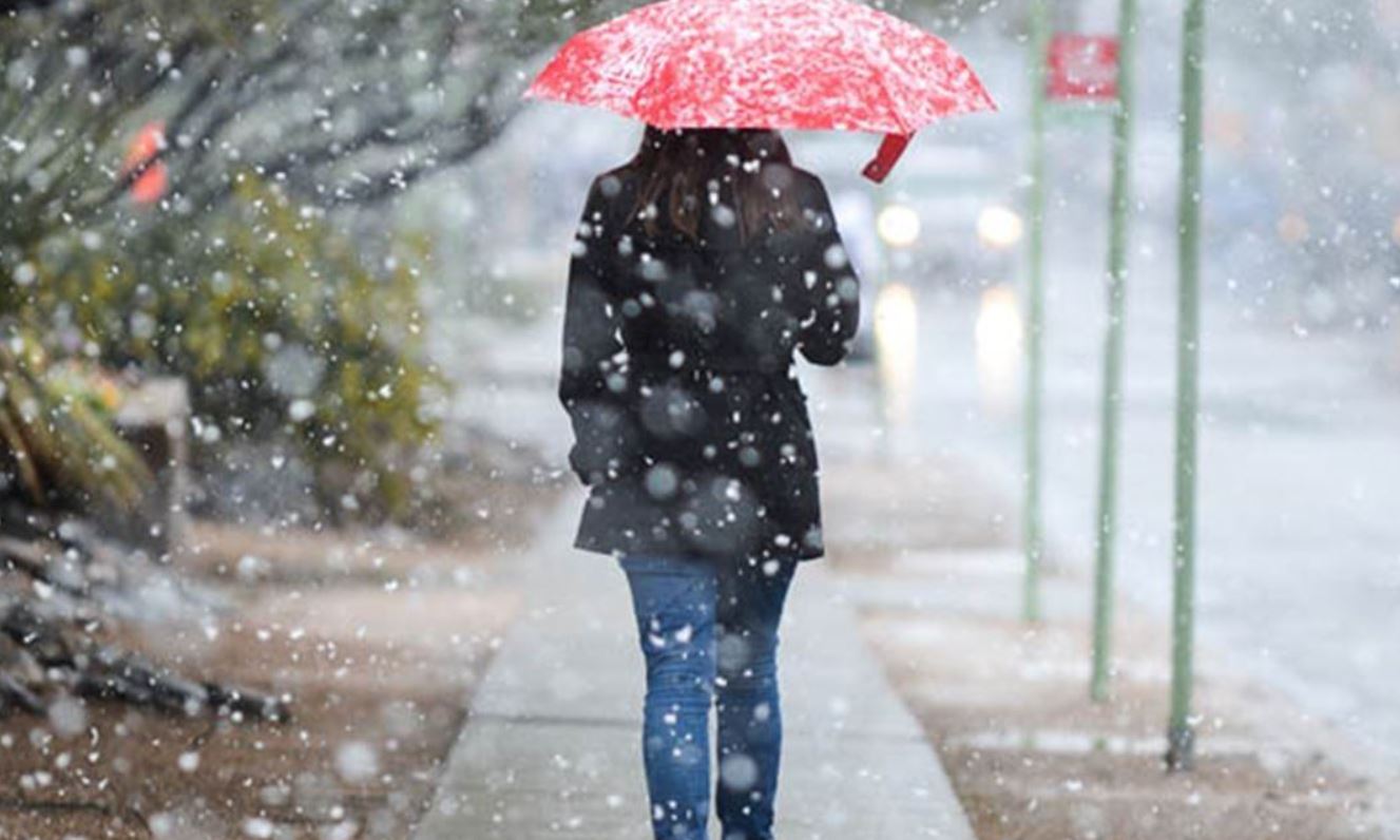 أمطار غزيرة وثلوج كثيفة تضرب عدّة أقاليم بالمغرب