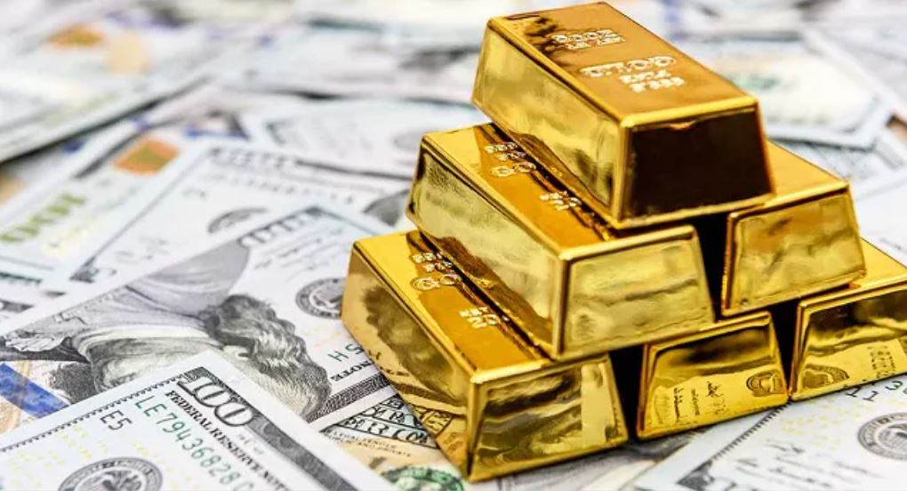 الذهب يتراجع بفعل قوة الدولار وبيانات التضخم الأمريكية