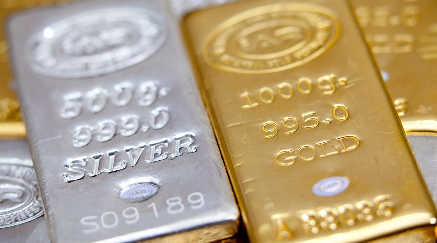 الفضة تتجاوز 75 دولاراً والذهب يسجل أعلى مستوياته