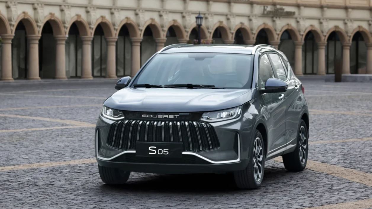 سيارة Soueast S05 تصل السوق المغربية