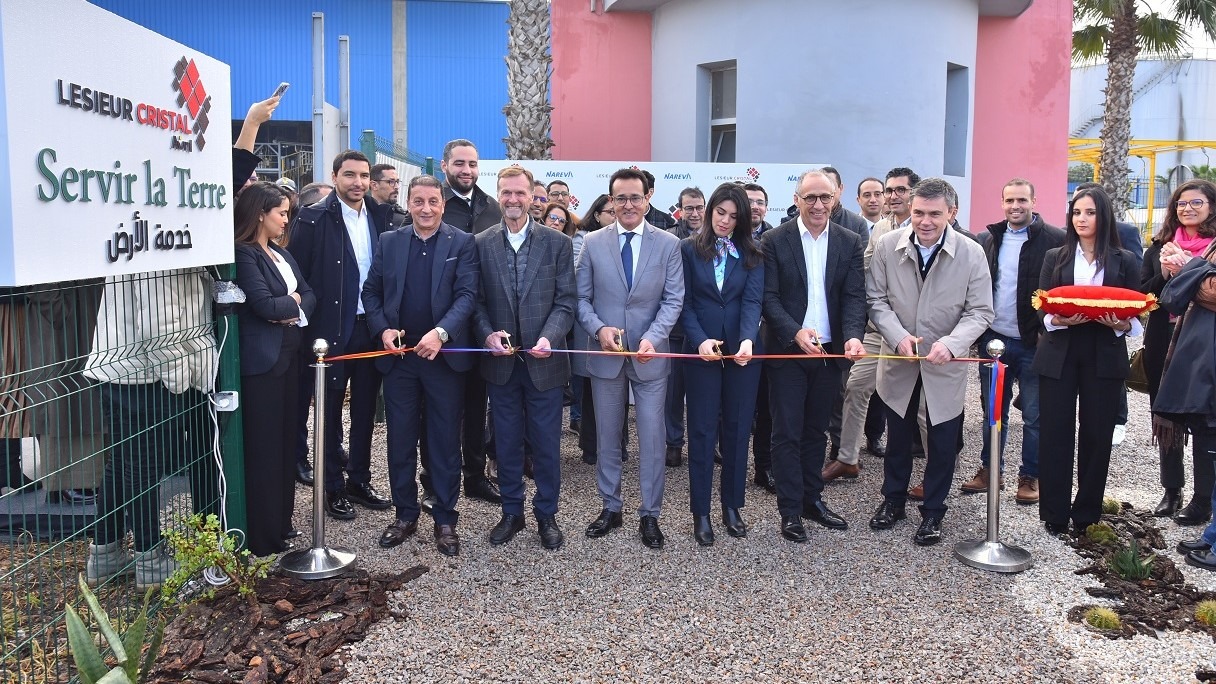 "لوسيور كريستال" تطلق محطة طاقة شمسية لتقليل بصمتها الكربونية