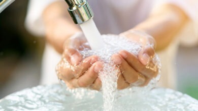 مكتب الكهرباء والماء يهيئ استراتيجية لحماية المياه الصالحة للشرب