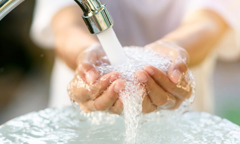 مكتب الكهرباء والماء يهيئ استراتيجية لحماية المياه الصالحة للشرب