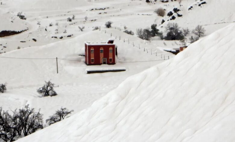 برد شديد وتساقطات ثلجية وأمطار رعدية منتظرة حتى السبت