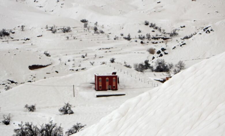 الأرصاد الجوية تحذر من تساقط ثلوج قوية ورياح عاتية بعدة مناطق بالمغرب