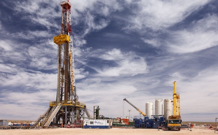 بدء التدفق الأولي للغاز بتندرارة تمهيداً لإنتاج الغاز المسال في 2026