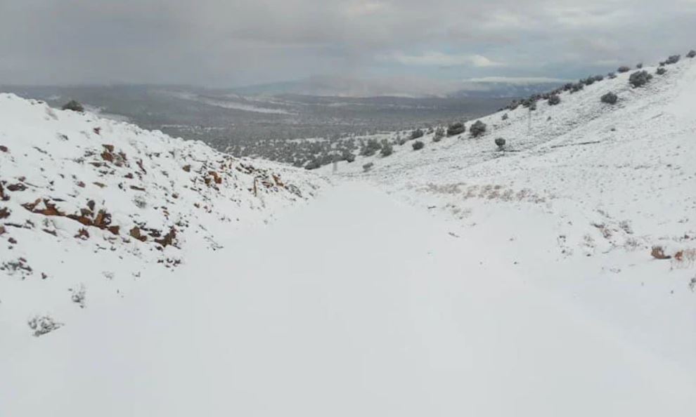 الثلوج تغطي عدة أقاليم وتصل إلى 40 سنتيمترا بأزيلال