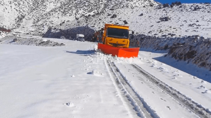 الأمطار والثلوج تقطع الطرق بأزيد من 165 مقطعا في المغرب
