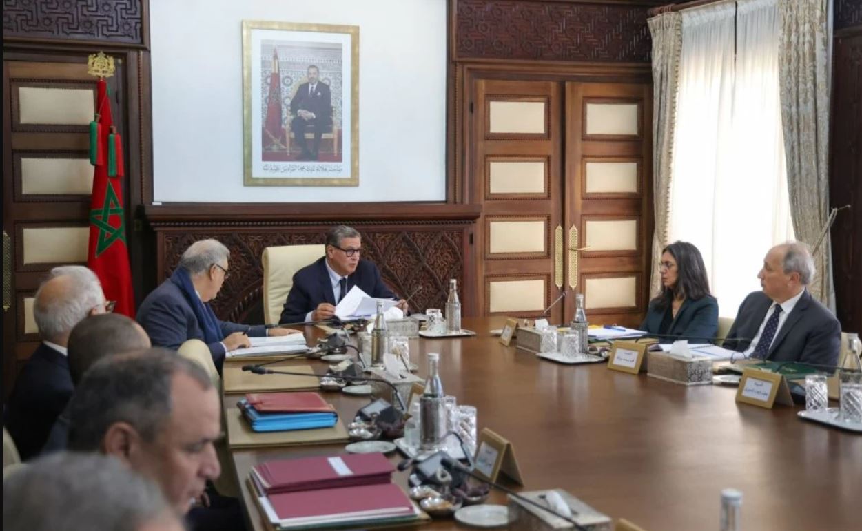 الحكومة تفتح ملف التكوين والإدماج المهني وتراجع الخريطة القضائية