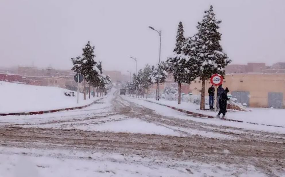 عودة الثلوج إلى وجدة بعد انقطاع طويل