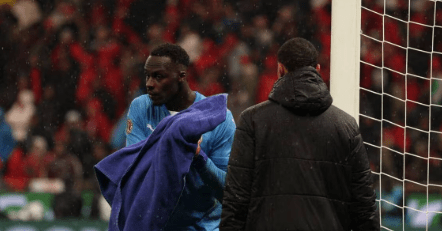 "الفيفا" توضح أسباب منع المناشف خلال المباريات