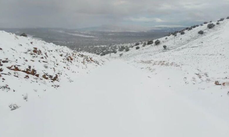 الثلوج تغطي عدة أقاليم وتصل إلى 40 سنتيمترا بأزيلال
