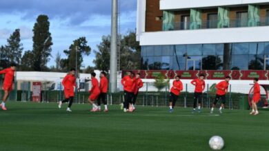 أسود الأطلس يكثفون التحضيرات قبل قمة الكاميرون في ربع النهائي