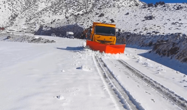 الأمطار والثلوج تقطع الطرق بأزيد من 165 مقطعا في المغرب