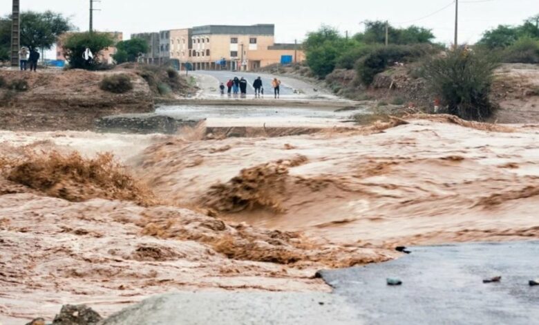 ارتفاع منسوب الأودية يغلق عدة طرق بالمملكة