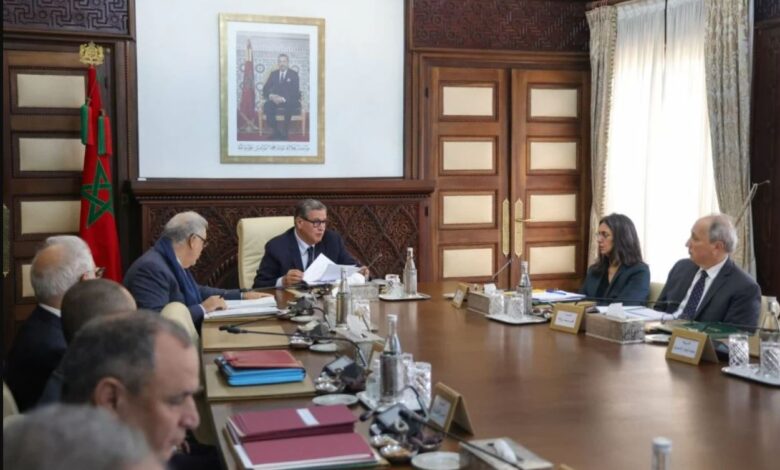 الحكومة تفتح ملف التكوين والإدماج المهني وتراجع الخريطة القضائية