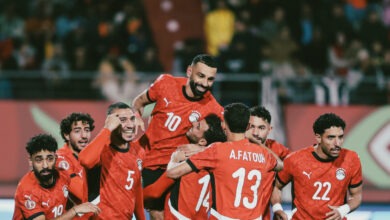 المصريون يحسمون القمة أمام الإيفواريين ويبلغون المربع الذهبي