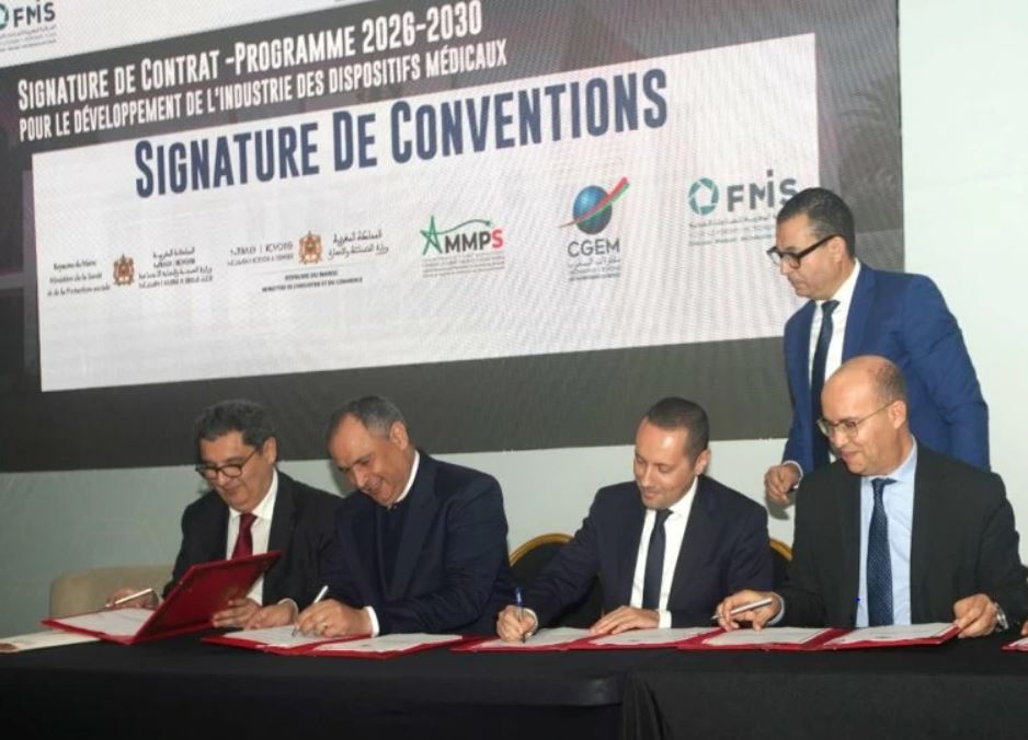 التهراوي ومزور يوقعان خطة تطوير صناعة المستلزمات الطبية