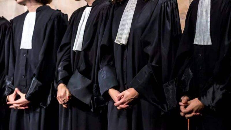 الحوار يوقف إضراب المحامين بعد ثلاثة أسابيع