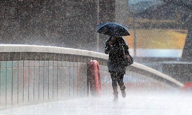  أمطار غزيرة ورياح عاتية بعدد من مناطق المملكة