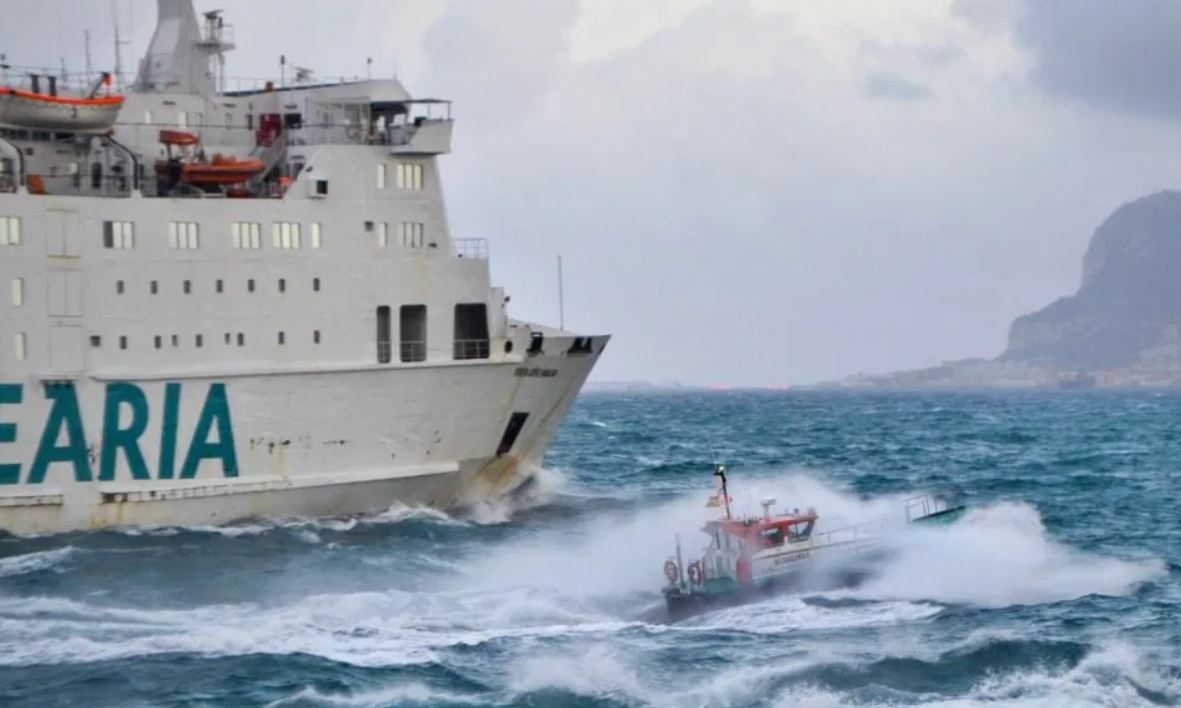 عاصفة "نيلس" تعطل حركة الملاحة بين طنجة وطريفة