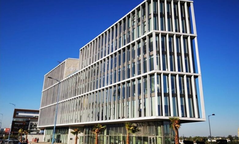 أراضي كابيتال تحقق نمواً بنسبة 7% في إيرادات 2025