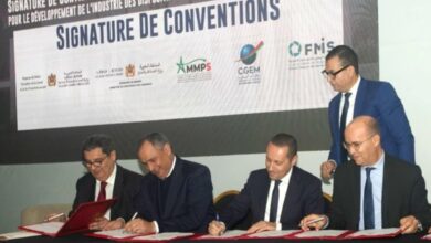 التهراوي ومزور يوقعان خطة تطوير صناعة المستلزمات الطبية