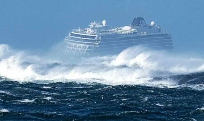 الأحوال الجوية تعلق مجددا الرحلات البحرية بين طريفة وطنجة