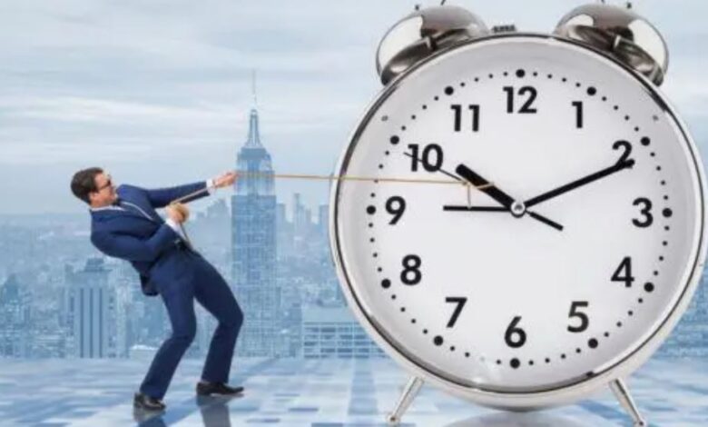 صحة المواطنين أولى من المكاسب الاقتصادية للساعة الإضافية