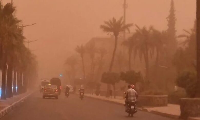 رياح عاتية وعواصف رملية تضرب عدداً من المناطق بالمغرب